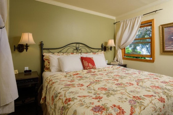 Marina Motel image 312